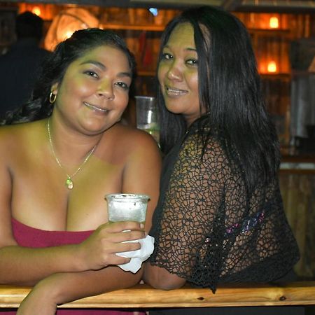 Metro Hotel Couva Extérieur photo