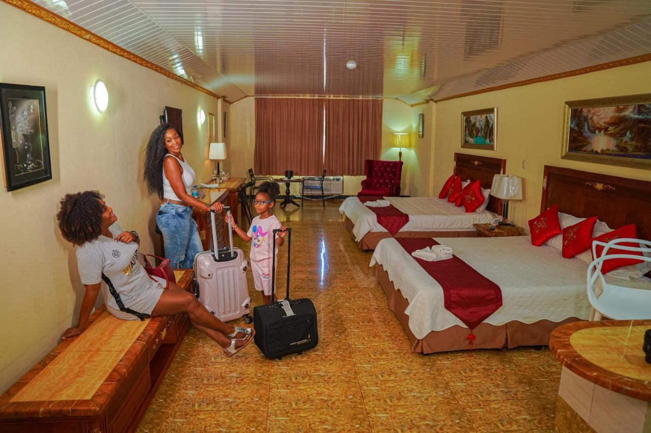 Metro Hotel Couva Extérieur photo