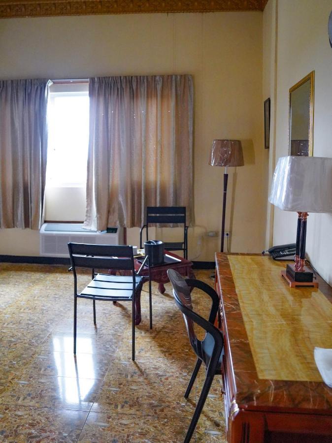 Metro Hotel Couva Extérieur photo