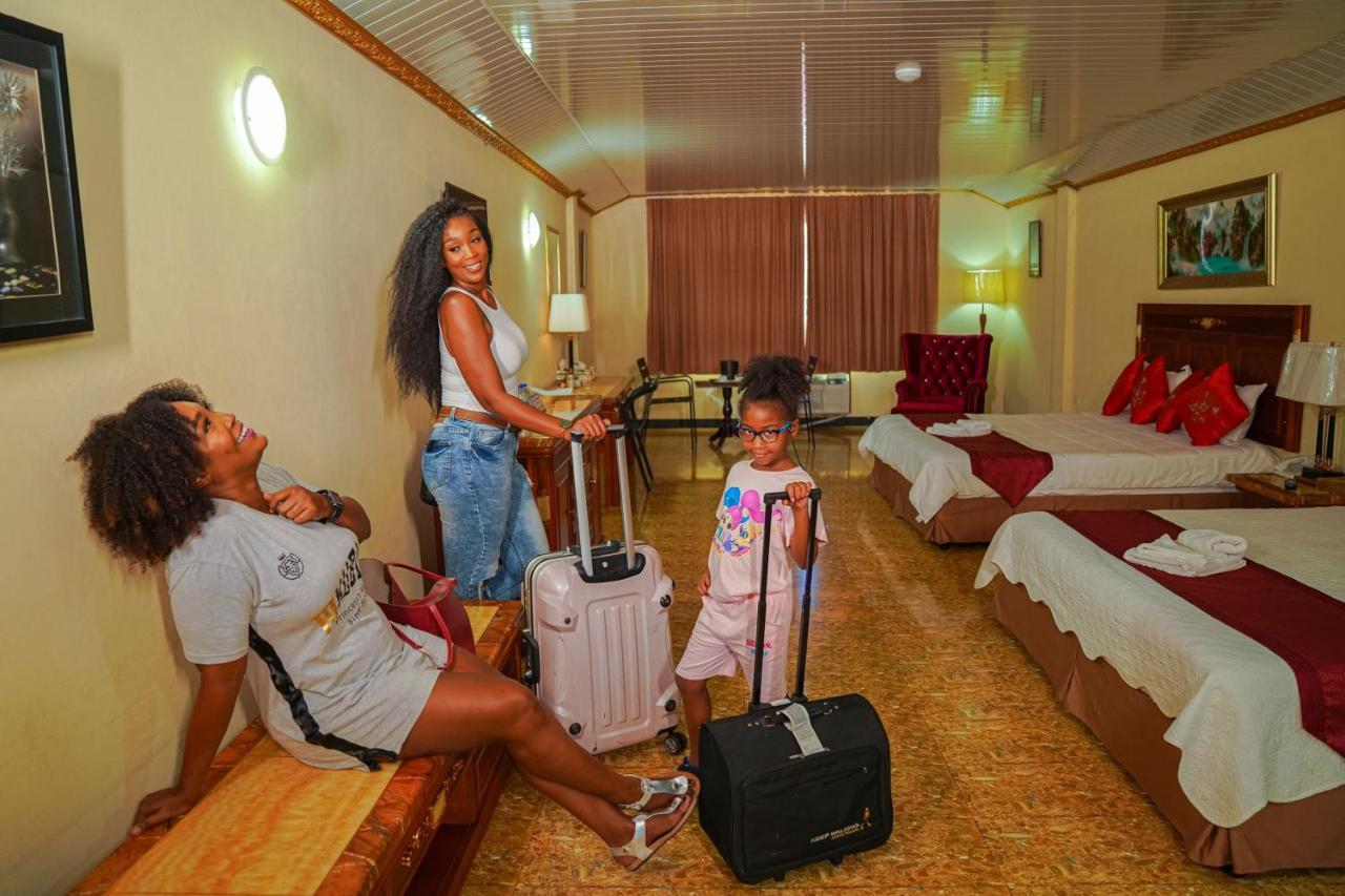 Metro Hotel Couva Extérieur photo