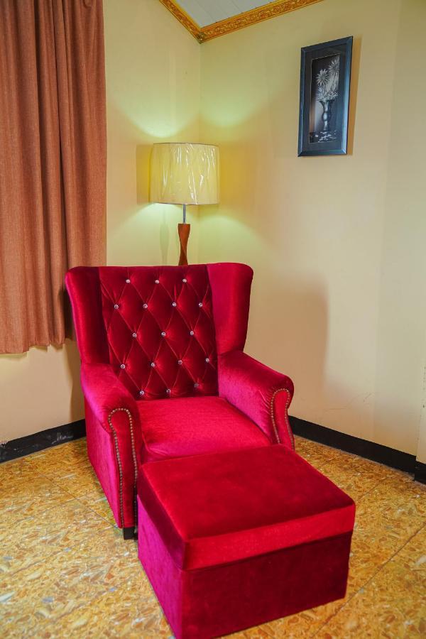 Metro Hotel Couva Extérieur photo