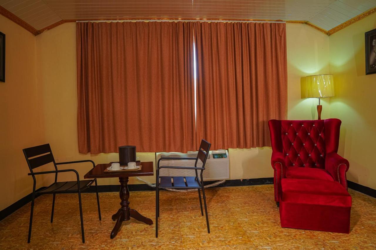 Metro Hotel Couva Extérieur photo