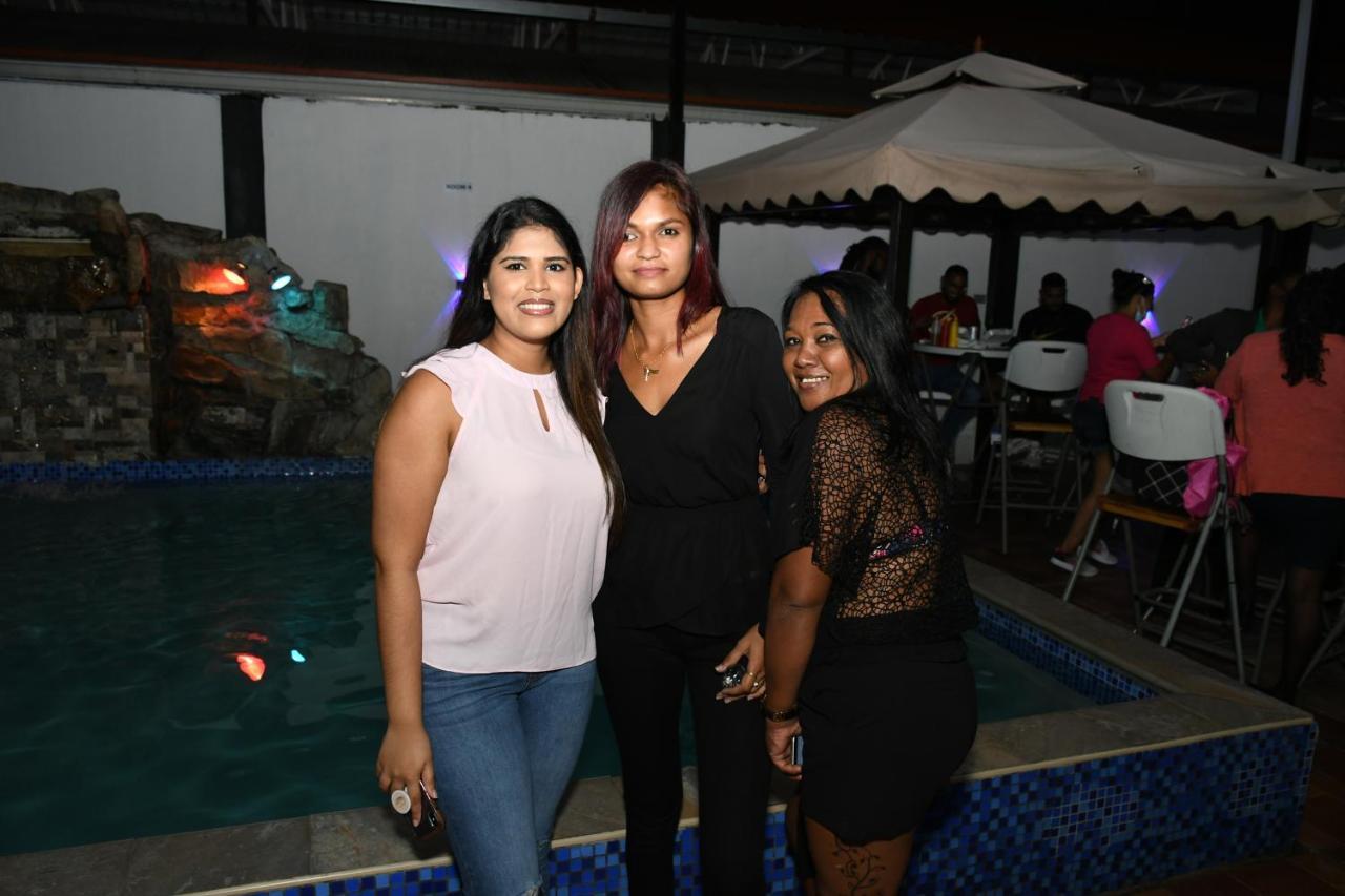 Metro Hotel Couva Extérieur photo