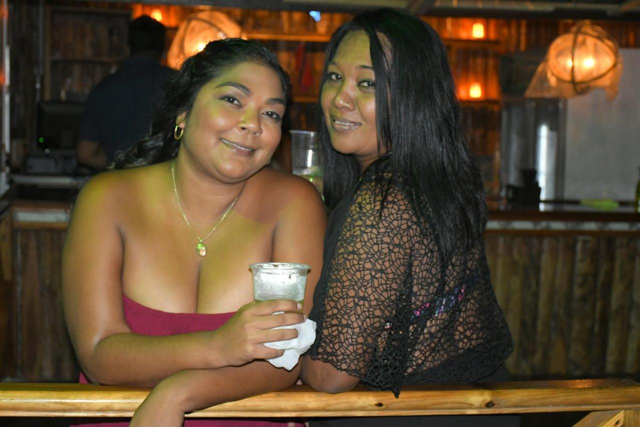 Metro Hotel Couva Extérieur photo