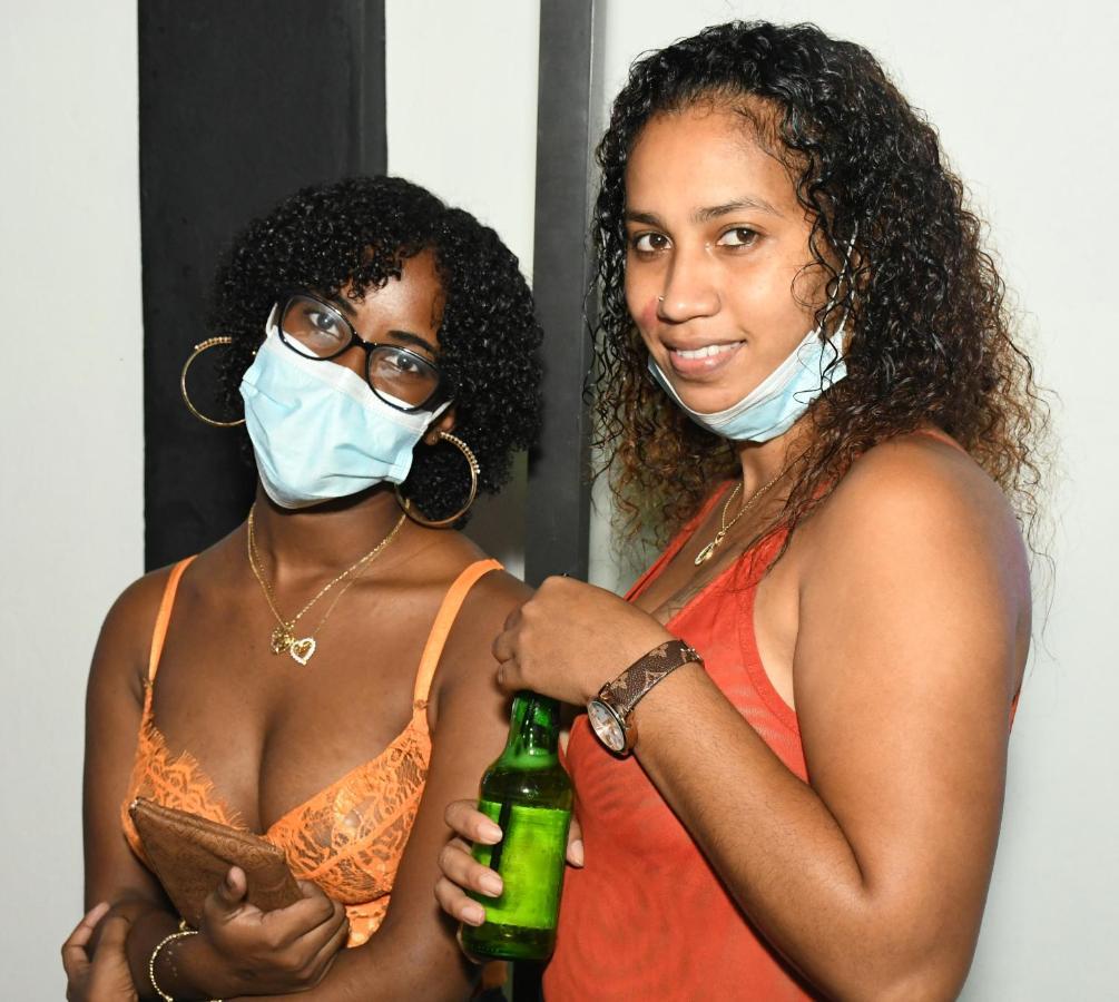 Metro Hotel Couva Extérieur photo