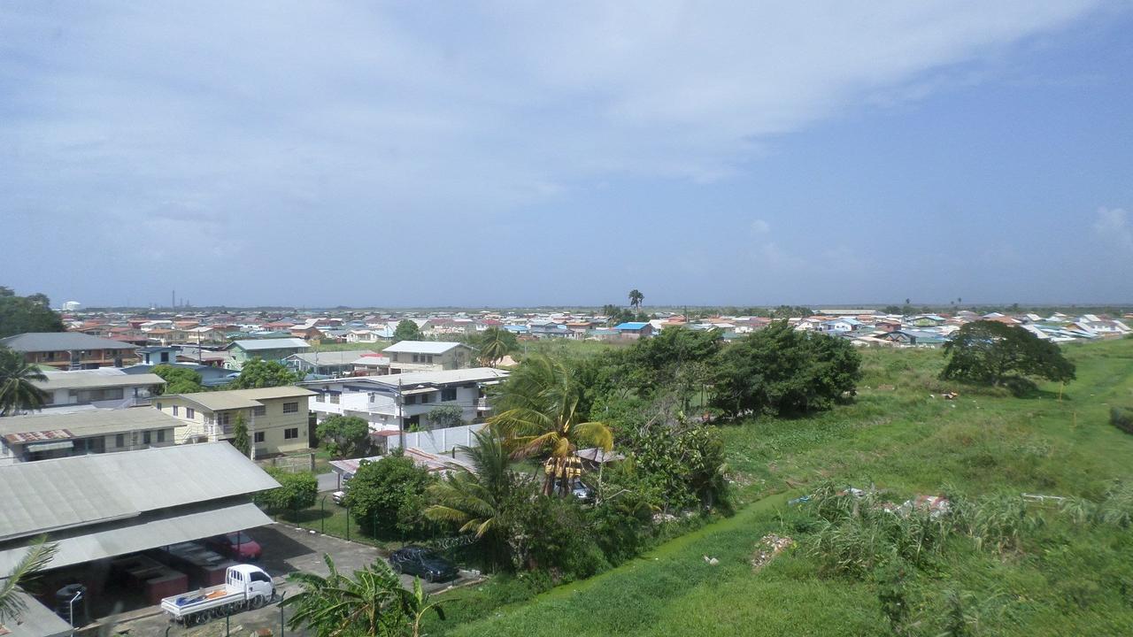 Metro Hotel Couva Extérieur photo