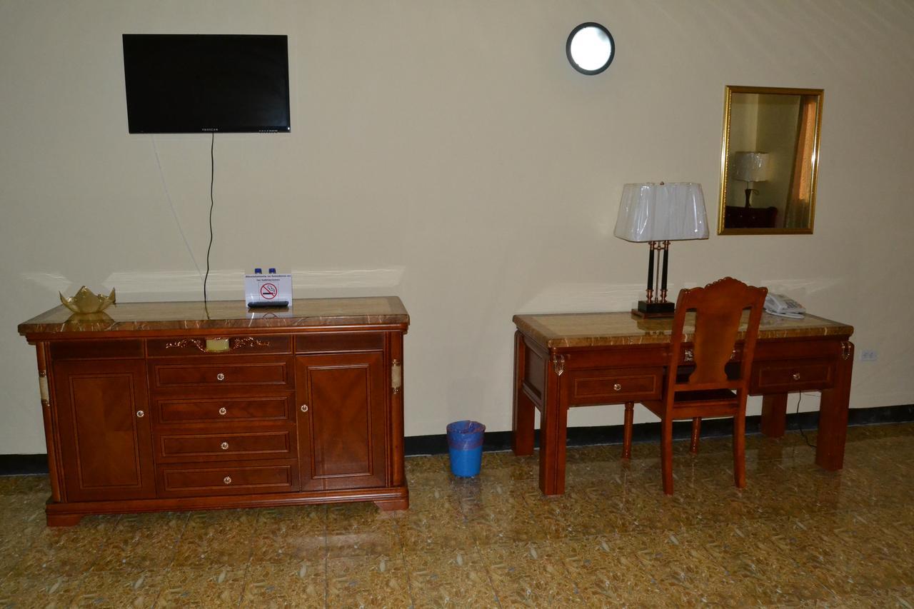 Metro Hotel Couva Extérieur photo