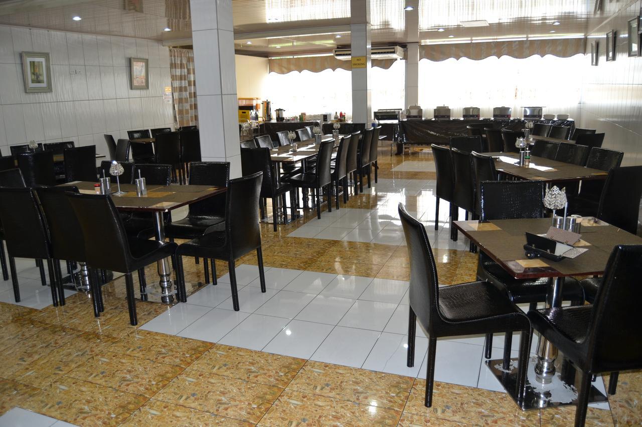 Metro Hotel Couva Extérieur photo